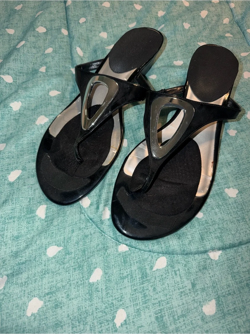 Sz 10 Women’s Black Wedge Thong Sandals. Has comfort pad and non slip pad added